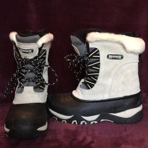 Women’s Size 5 Snowboots- Ranger